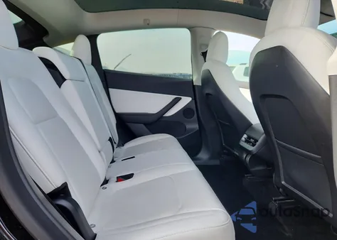 2021 Tesla Model Y z USA, uszkodzony, nr VIN 5YJYGDEE5MF151983